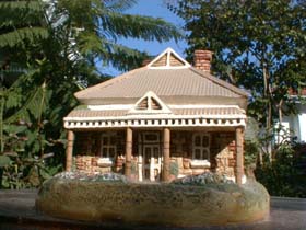 ozhouse_s.jpg
